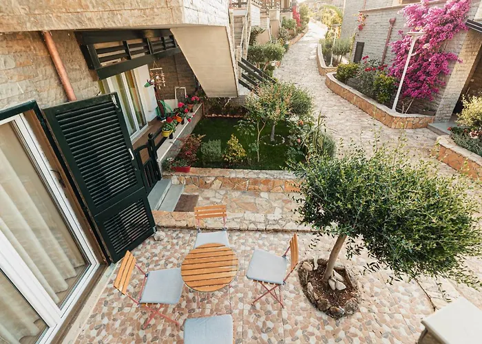 Villa Amos At Aquamarine Residence