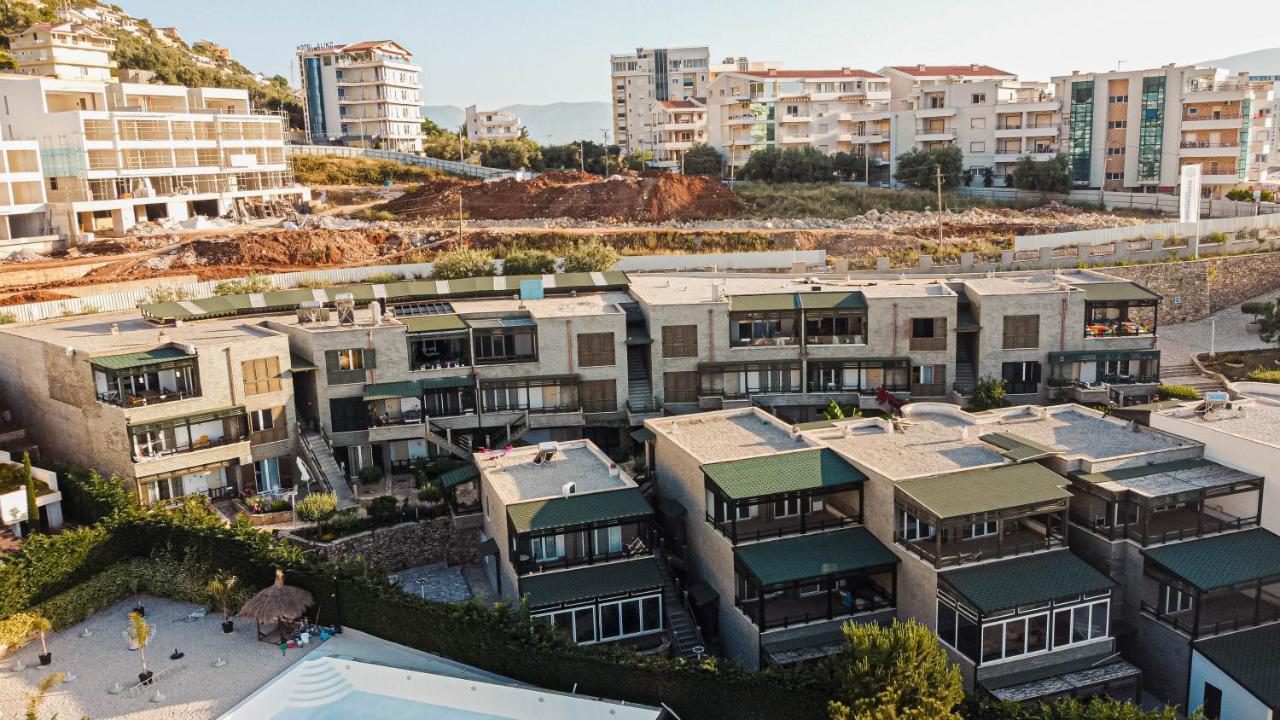 Amos At Aquamarine * Vlorë