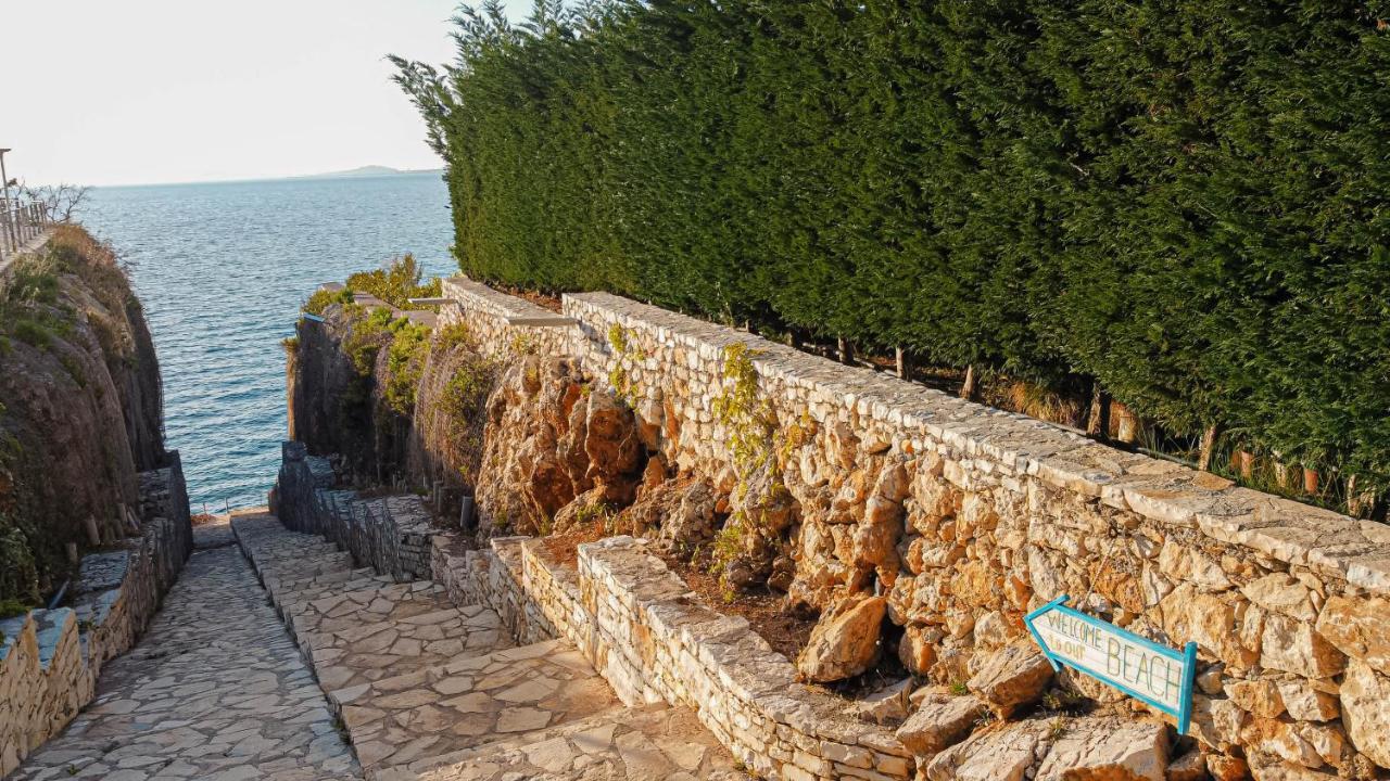 Villa Amos At Aquamarine