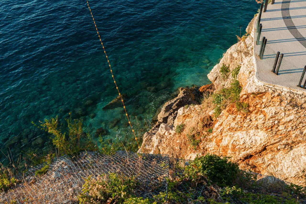 Amos At Aquamarine Villa Vlorë