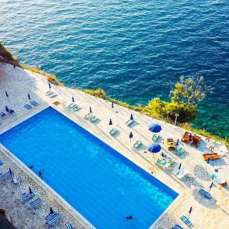 Villa Amos At Aquamarine Residence Vlore Exterior photo