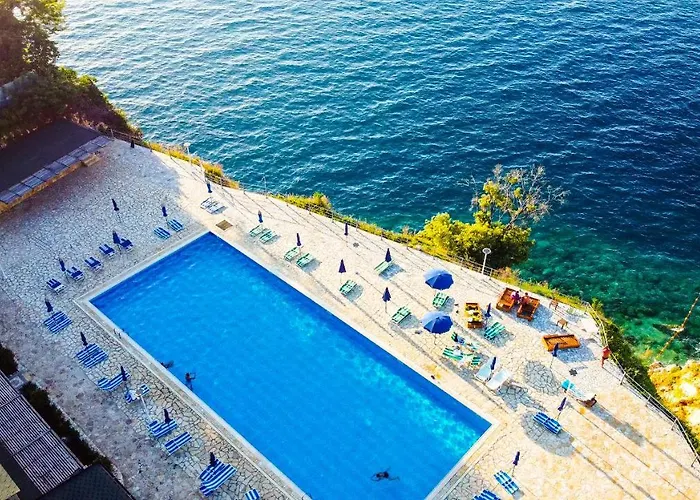 Villa Amos At Aquamarine Residence