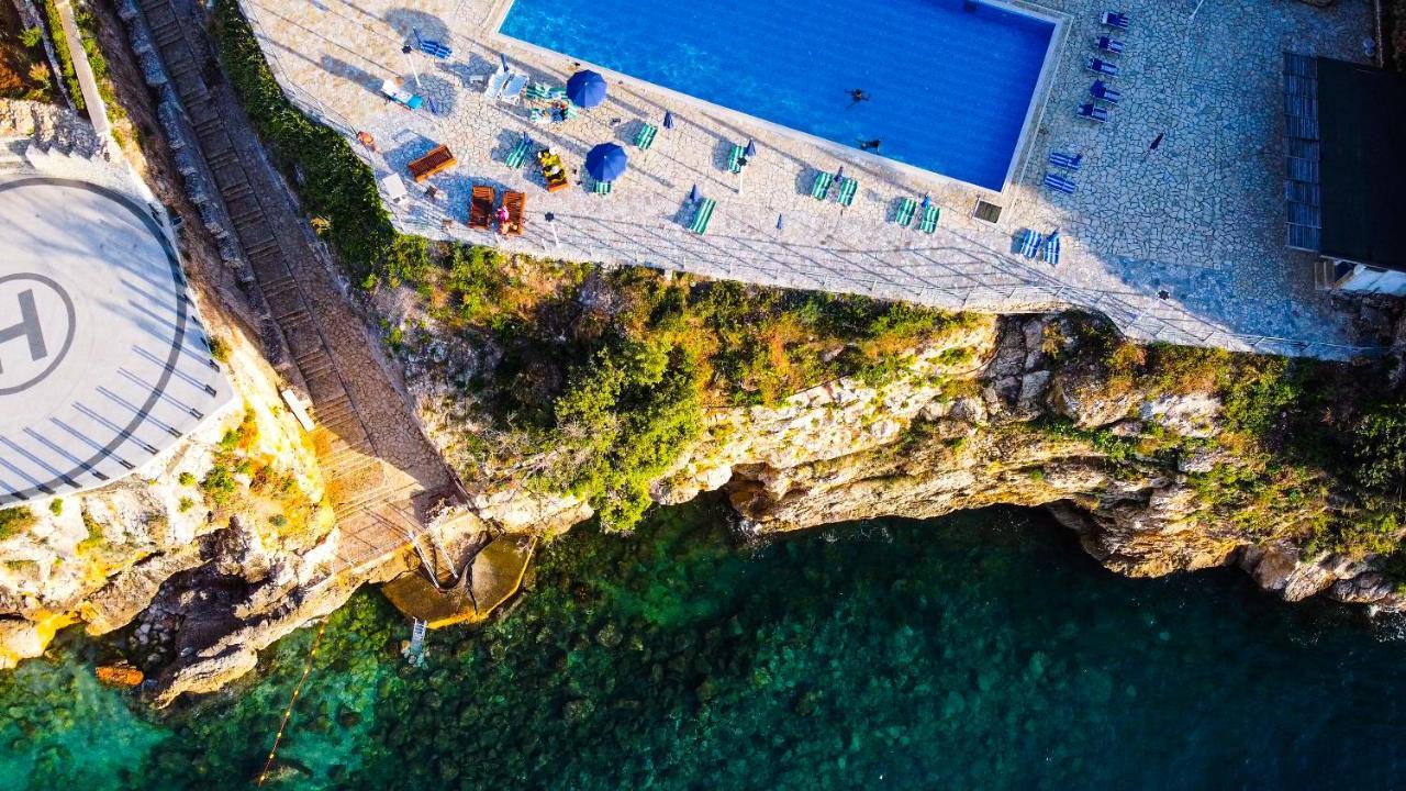 Amos At Aquamarine Villa Vlore