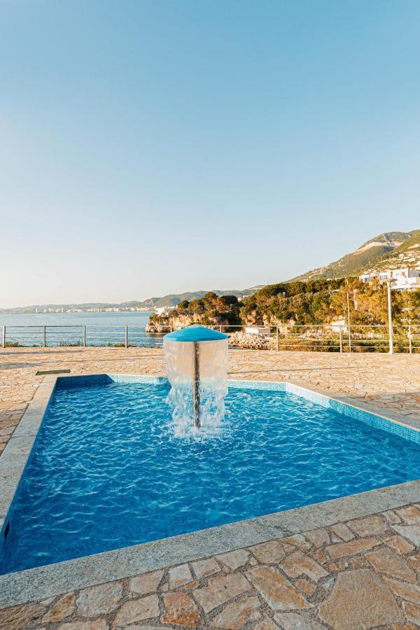Amos At Aquamarine * Vlore
