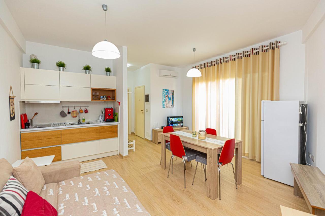 Amos At Aquamarine Villa Vlore